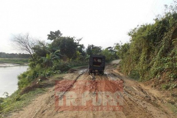 Negligence of authority turned plying on the road dangerous at Kamalpur: Shantipur area became den of danger for river erosion and negligence Negligence of authority turned plying on the road dangerous at Kamalpur: Shantipur area became den of danger for river erosion and negligence